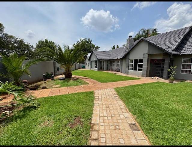 4 BEDROOM HOUSE FOR SALE IN BIRCHLEIGH